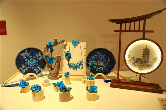&ldquo;山城奇藝&middot;巴渝匠心&rdquo;重慶市首屆傳統(tǒng)工藝美術(shù)作品展在九龍坡區(qū)開展